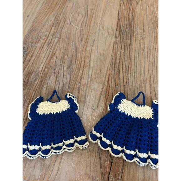 2 Crocheted Dress Potholder Towel Holder Blue/white - Picture 1 of 4